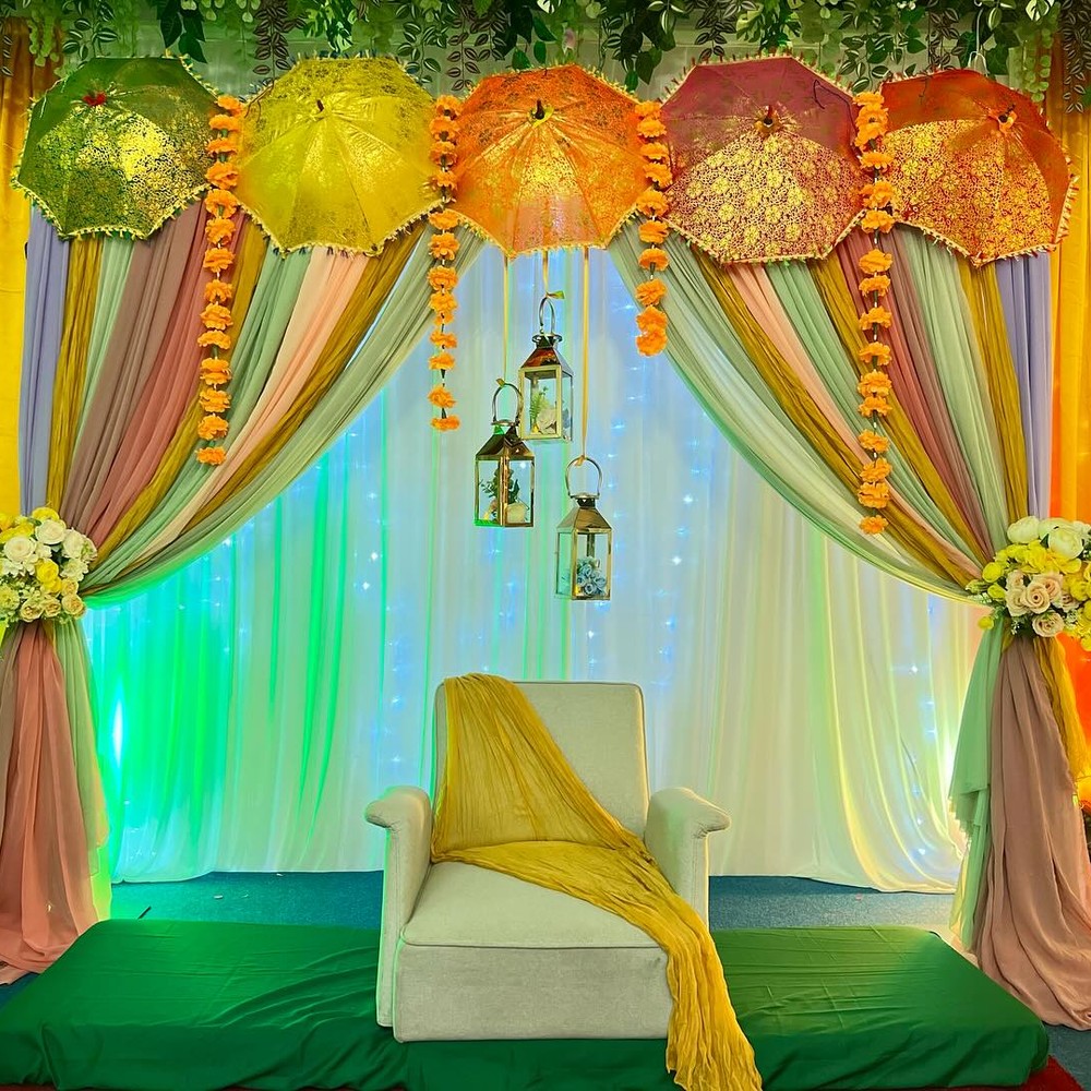 Mehendi night umbrella backdrop with marigold garlands